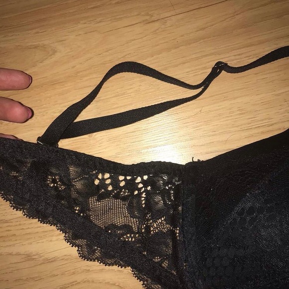 Bras - Picture 3 of 4